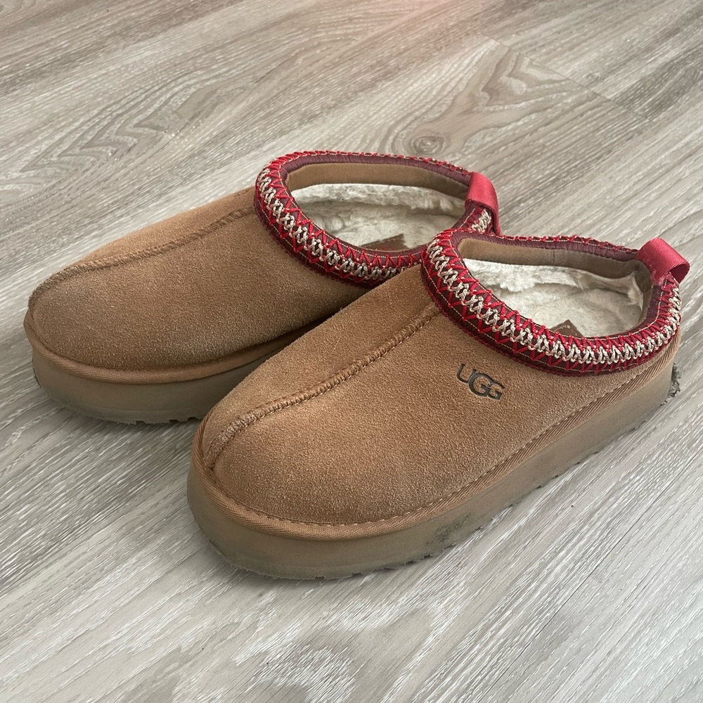 UGG Tazz Slippers in Chesnut // size 7